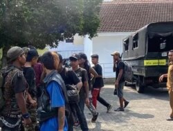 Satpol PP Banyuwangi Tertibkan 13 Anak Punk di Kolong Jembatan Singonegaran, Diberi Pembinaan dan Sanksi