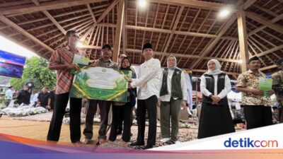 sk-tora-160,735-hektare-diserahkan-ke-warga-26-desa-di-banyuwangi