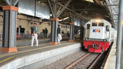 swafoto-berujung-maut,-tiga-pelajar-tewas-tertemper-kereta-api