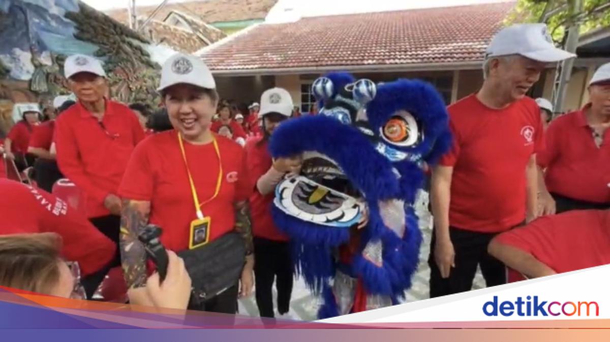 imlek-bertepatan-ramadan,-warga-tionghoa-banyuwangi-bagi-takjil-sembako