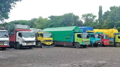 kemacetan-pelabuhan-tanjung-wangi-banyuwangi,-armada-kapal-ke-lombok-berkurang,-truk-mengular-hingga-terminal-sritanjung