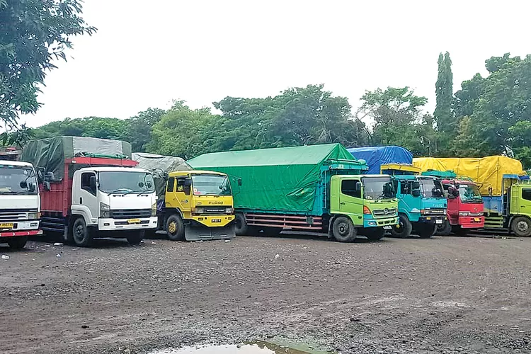 kemacetan-pelabuhan-tanjung-wangi-banyuwangi,-armada-kapal-ke-lombok-berkurang,-truk-mengular-hingga-terminal-sritanjung