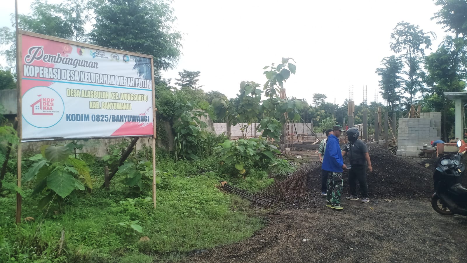 proyek-kopdes-merah-putih-alasbuluh-amburadul,-salah-material-hingga-toko-tak-terbayar