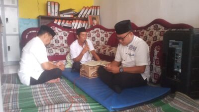 ramadhan-penuh-berkah,-perangkat-desa-sumberanyar-istiqamah-khatmil-qur’an-di-kantor