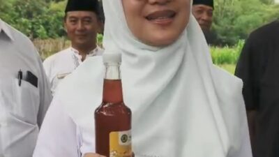 safari-ramadan-di-wongsorejo,-ipuk-fiestiandani-endorse-madu-randu-alasbuluh