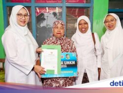 Bupati Banyuwangi Salurkan Program Wenak untuk Warung Rakyat