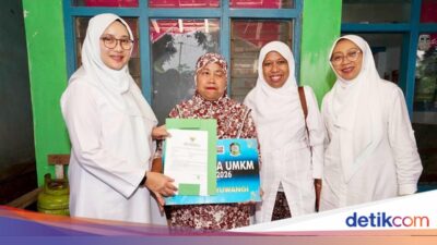 bupati-banyuwangi-salurkan-program-wenak-untuk-warung-rakyat