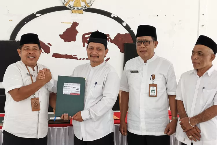 dispusip-banyuwangi-restorasi-7-arsip-vital-kalipuro,-perkuat-keamanan-dokumen-desa-dan-kelurahan
