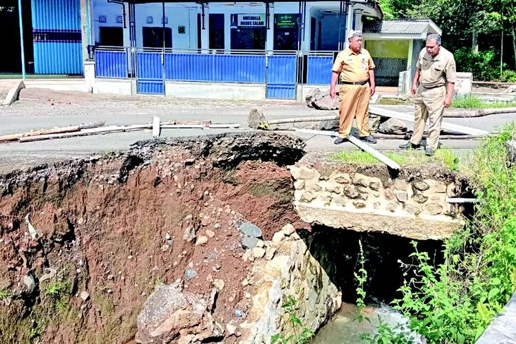 jembatan-ambrol-di-sambungrejo-songgon-banyuwangi-segera-diperbaiki,-camat-pastikan-proses-sudah-berjalan