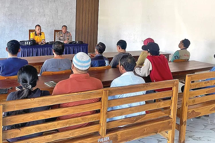 polsek-purwoharjo-tindak-balap-liar-di-jalan-raya-karetan,-14-motor-diamankan,-orang-tua-dipanggil-ke-mapolsek