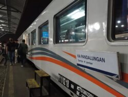 Kereta Api Pandalungan Tertemper Mobil di Grobogan, Ini Kronologinya