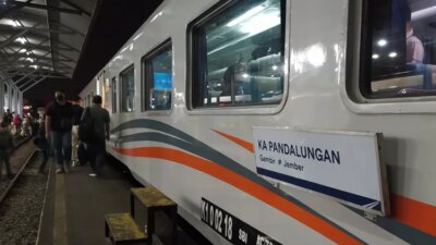 kereta-api-pandalungan-tertemper-mobil-di-grobogan,-ini-kronologinya