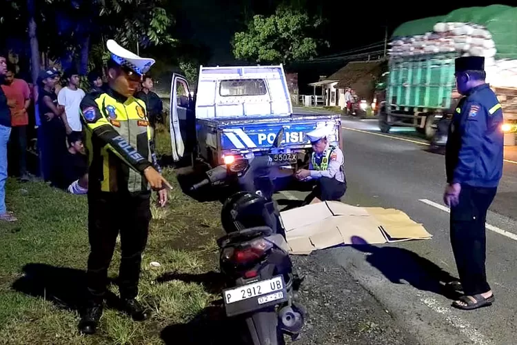 kecelakaan-maut-di-jalan-pakistaji–kabat-banyuwangi,-pengendara-honda-beat-tewas-usai-tabrak-pejalan-kaki