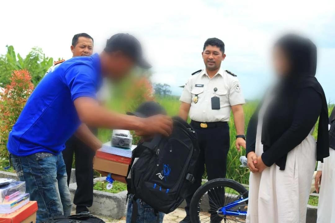 peduli-pendidikan-anak-warga-binaan,-lapas-banyuwangi-bantu-perlengkapan-sekolah-dan-sepeda