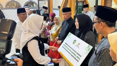 safari-ramadan-2026,-bupati-ipuk-serahkan-beasiswa-baznas-dan-bantuan-untuk-warga-glenmore–kalibaru