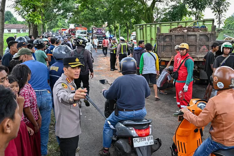 angka-kematian-kecelakaan-lalu-lintas-di-banyuwangi-tembus-300-per-tahun,-kapolresta-soroti-parkir-liar-hingga-tata-ruang-jalan