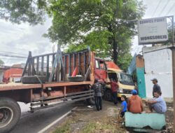 Tiga Truk Adu Banteng di Jalur Pantura Wongsorejo, Satu Sopir Dilarikan ke Puskesmas