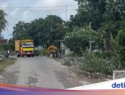 PT BSI Pavingisasi Jalan Ringinagung Banyuwangi Jelang Lebaran
