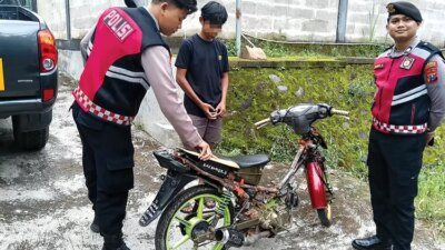 balap-liar-di-jalan-mahoni-giri-banyuwangi-dibubarkan-polisi,-motor-diamankan