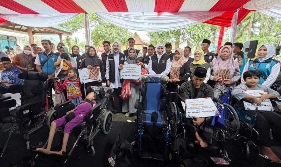 pemprov-jatim-salurkan-bantuan-untuk-bantalan-sosial-dan-ekonomi-bagi-warga-banyuwangi