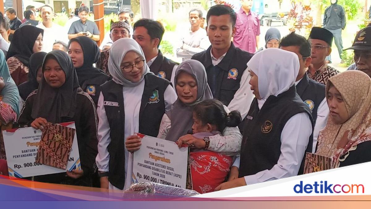 gubernur-khofifah-salurkan-tali-asih-dan-bansos-ramadhan-di-banyuwangi