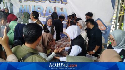 ketika-emak-emak-berebut-telur-gratis-dari-gubernur-jatim-khofifah…