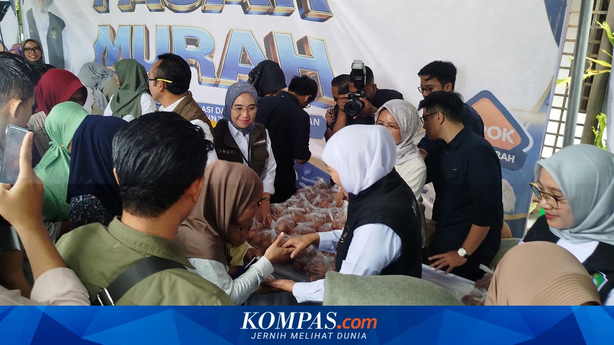ketika-emak-emak-berebut-telur-gratis-dari-gubernur-jatim-khofifah…