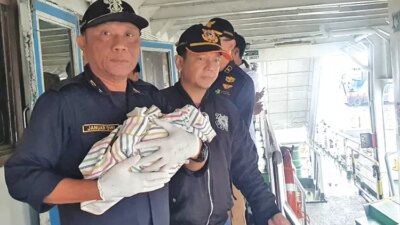 bayi-lahir-di-atas-kmp-satria-nusantara-rute-bali–banyuwangi,-diberi-nama-satria-nusantara-ramadhani