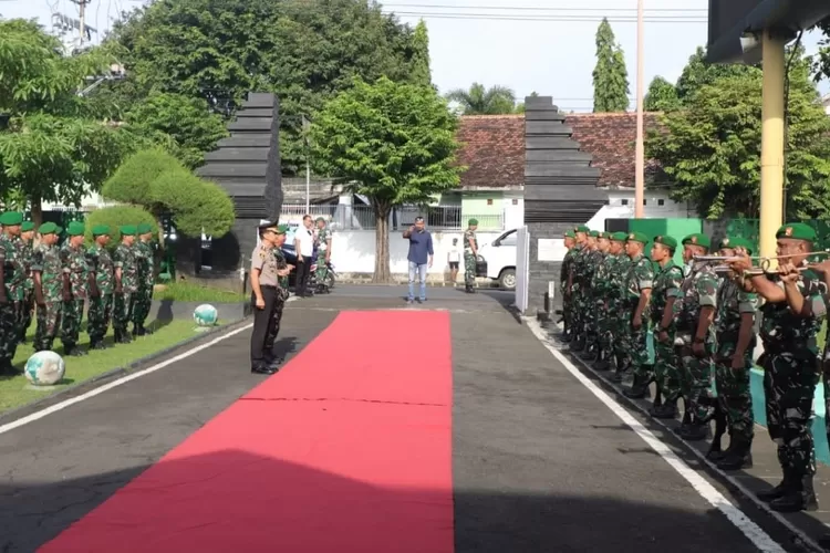 kapolresta-banyuwangi-silaturahmi-ke-dandim-0825,-perkuat-sinergi-tni–polri-jaga-kamtibmas