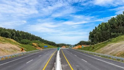 dulu-rusak-puluhan-tahun,-kini-jalan-di-bengkulu-jadi-poros-ekonomi-baru