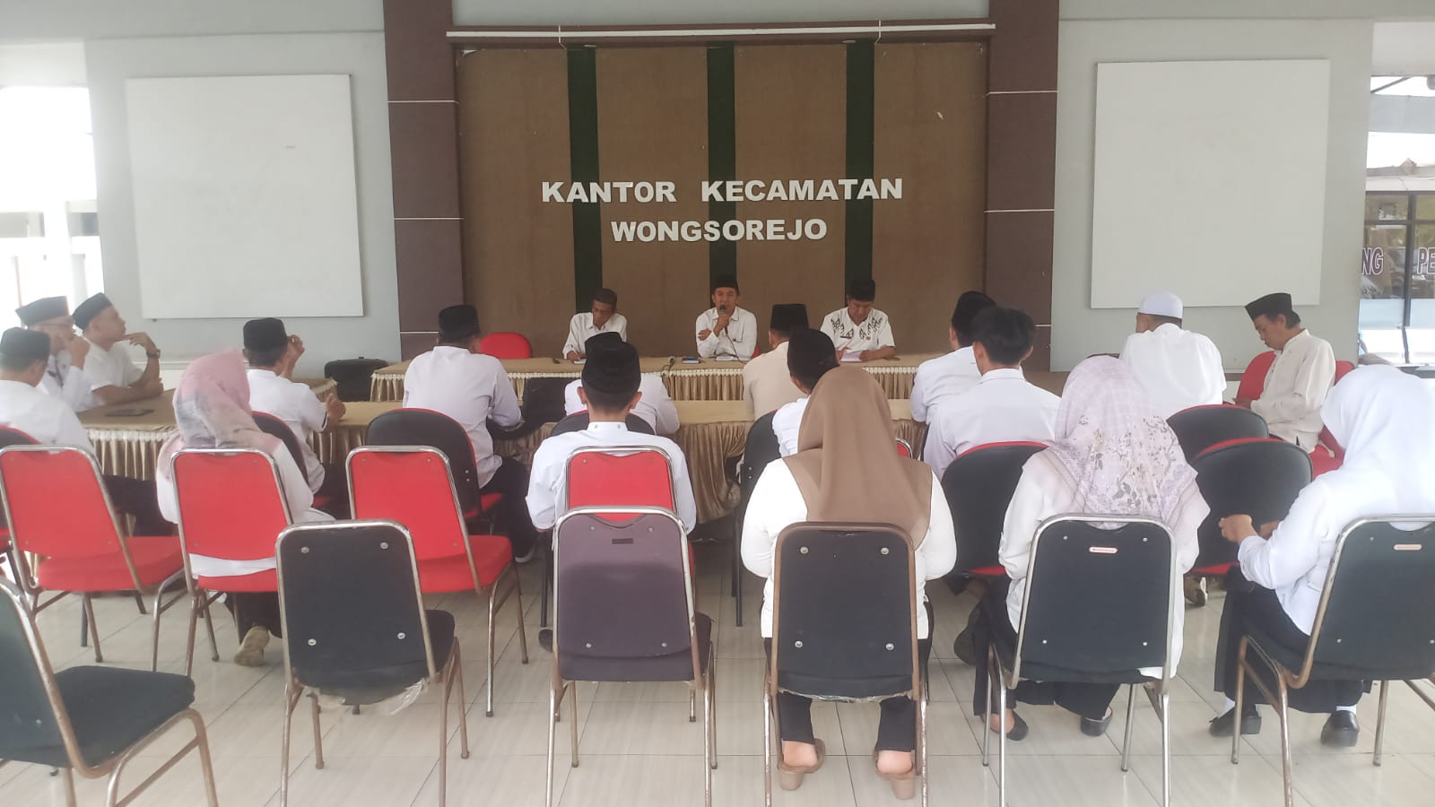 gerak-cepat-camat-wongsorejo-wujudkan-indonesia-asri,-mahfud-ajak-desa-bergerak-nyata