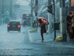 Waspada! Hujan Lebat dan Gelombang 4 Meter Ancam Sejumlah Wilayah Indonesia