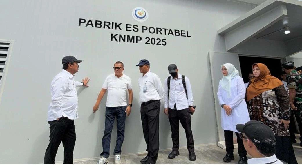 tinjau-kampung-nelayan-merah-putih-banyuwangi,-menteri-kkp:-wadah-hilirisasi-tangkapan-nelayan