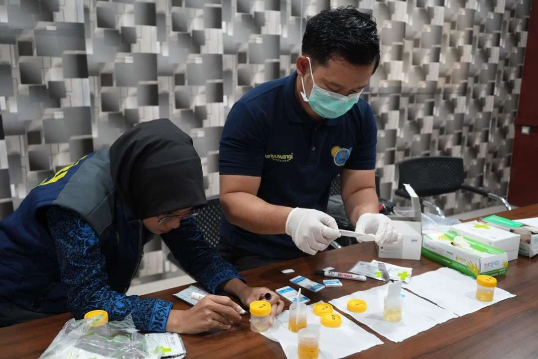 pegawai-kai-daop-9-dites-urin-secara-dadakan