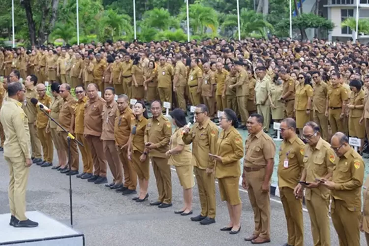 wagub-ntt-johni-asadoma-minta-pppk-rajin-dan-disiplin,-pemprov-cari-solusi-isu-pemangkasan-9-ribu-pegawai
