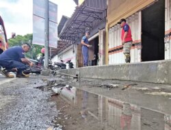 Drainase Mampet di Jalan Gajah Mada Genteng Banyuwangi Timbulkan Bau Tak Sedap, Warga Minta Normalisasi