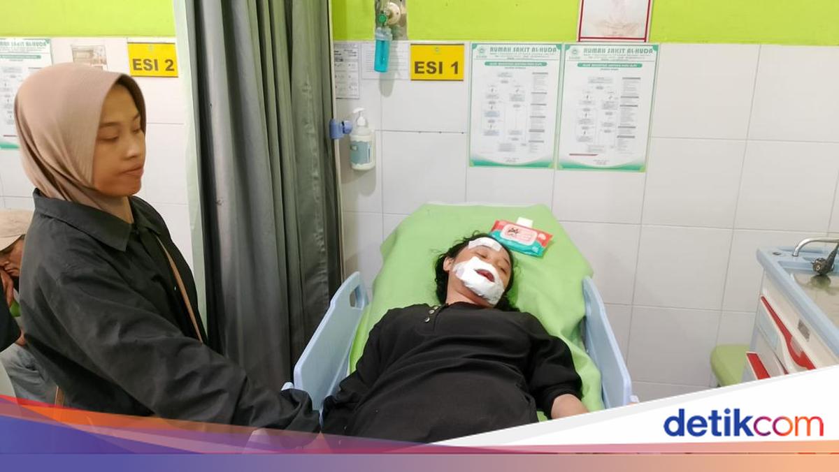 pohon-tumbang-timpa-pemotor-di-banyuwangi,-3-warga-dilarikan-ke-ugd