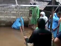 Hujan Deras Picu Banjir di Licin Banyuwangi, Rumah Warga Dusun Sumberwatu Terendam hingga Malam