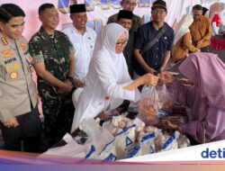 Pasar Murah di KKMP Tukangkayu Banyuwangi Diserbu Warga