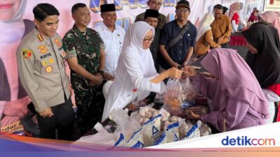 pasar-murah-di-kkmp-tukangkayu-banyuwangi-diserbu-warga