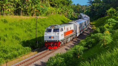 imbas-kereta-api-blambangan-ekspres-tertemper-truk-di-leces-probolinggo,-ka-mutiara-timur-terlambat-172-menit-dan-commuterline-supas-123-menit