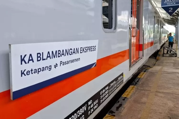 operasional-pulih,-kereta-api-blambangan-ekspres-berangkat-tepat-waktu-dari-ketapang-banyuwangi-dengan-lokomotif-cadangan