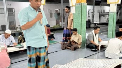 warga-binaan-lapas-banyuwangi-tadarus-pakai-al-qur’an-jumbo,-ditulis-sendiri-selama-10-bulan
