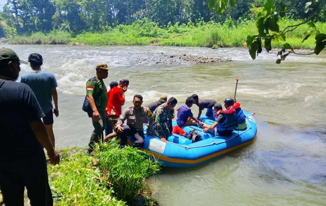 bocah-hanyut-di-sungai-kalibaru-saat-main-ditemukan-meninggal-dunia
