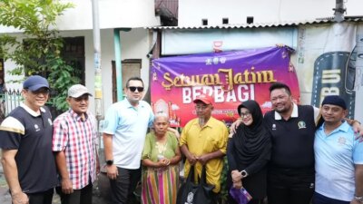 sekretariat-dprd-jatim-bagikan-ratusan-sembako,-warga-rumah-tak-layak-huni-dikunjungi