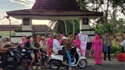 polsek-siliragung-bersama-bhayangkari-gelar-santunan-anak-yatim-dan-buka-puasa-bersama-di-banyuwangi.