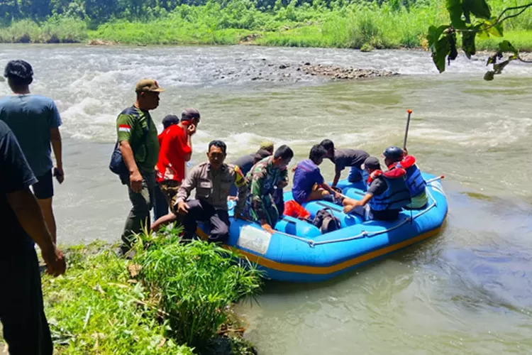 bocah-8-tahun-hanyut-di-sungai-kalibaru-ditemukan-meninggal,-berjarak-5,5-km-dari-lokasi-tenggelam