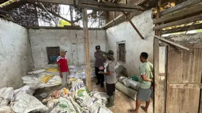 pria-di-banyuwangi-terpergok-curi-pupuk-di-gudang-perkebunan