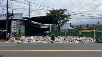 wakil-ketua-dprd-banyuwangi-soroti-tumpukan-sampah-di-tepi-jalan-poros
