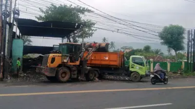 langsung-dibersihkan,-dlh-banyuwangi-jelaskan-penyebab-menumpuknya-sampah-di-tpss-ketapang